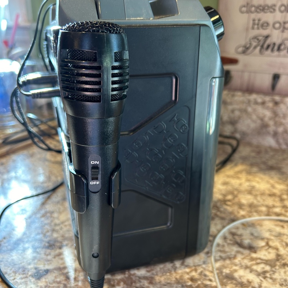 Karaoke Machine - Picture 3 of 4